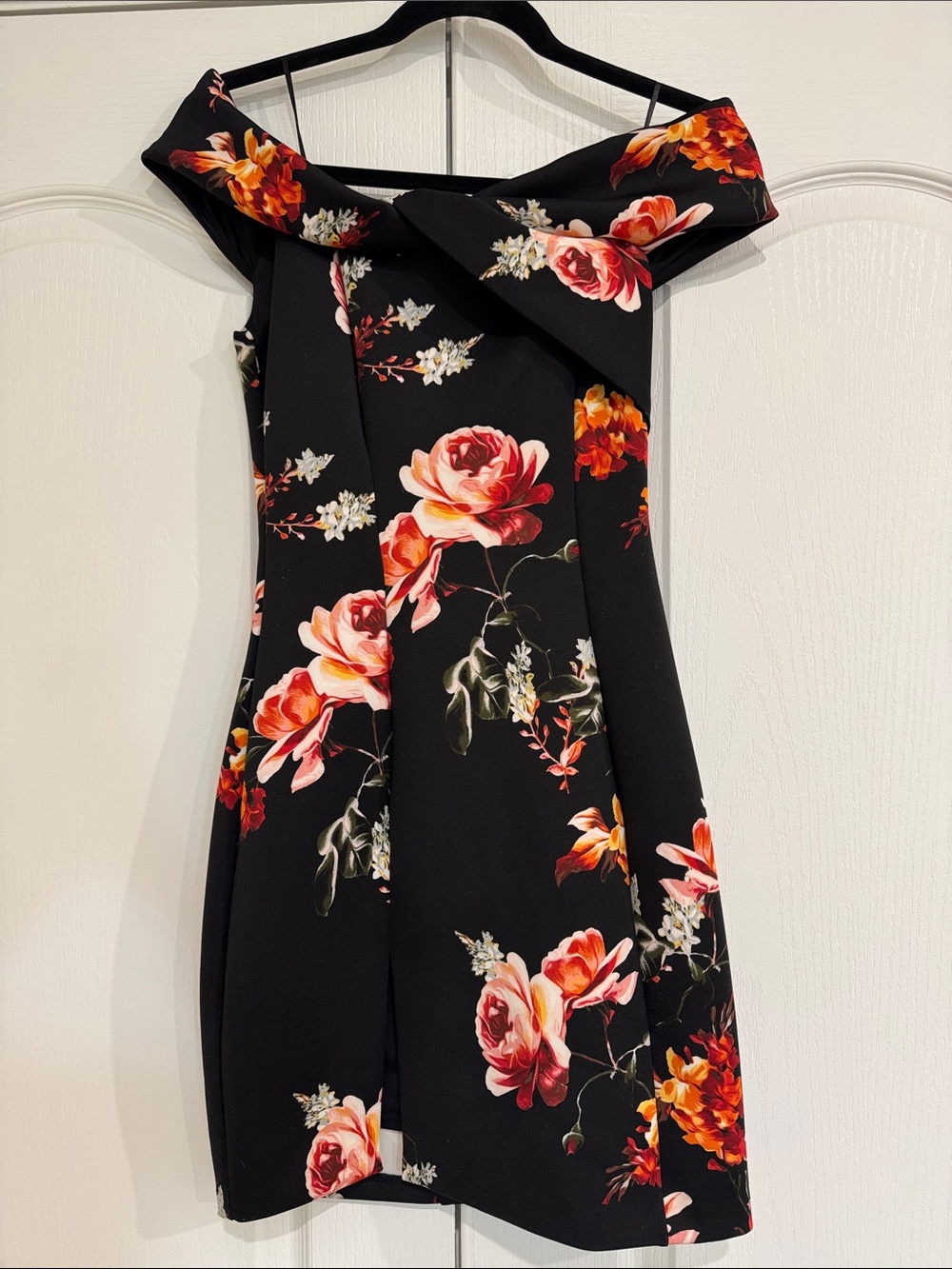 GUESS Off-Shoulder Black Floral Mini Dress